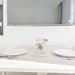 122 - Luxueux Pied-A-Terre Parisien
